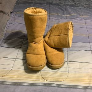 COPY - UGG boots. Size 9. Sand.
